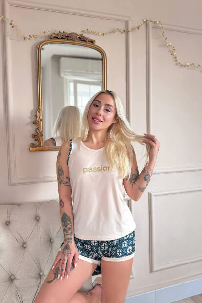 Bej Passion Desenli Sıfır Kol Şortlu Örme Kadın Pijama Takımı - 2