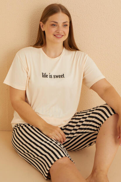 Ekru Sweet Desenli Bambu Kapri Kısa Kol Battal Pijama Takımı 