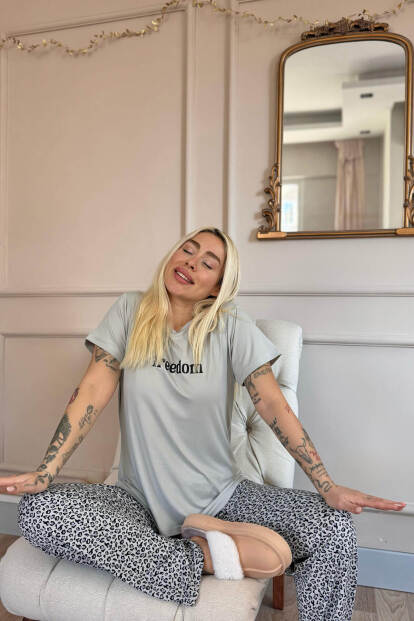 Gri Freedom Desenli Bambu Kısa Kol Kadın Pijama Takımı - 3