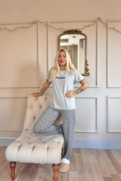 Gri Freedom Desenli Bambu Kısa Kol Kadın Pijama Takımı - 5