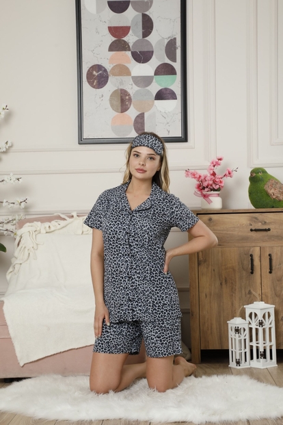 Gri Leopar Desenli Önden Düğmeli Kısa Kollu Şortlu Pijama Takımı - 1