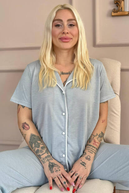 Gri Sofistic Önden Düğmeli Kısa Kol Kadın Pijama Takımı 
