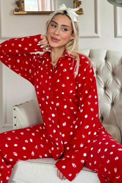 Kırmızı Debesis Desenli Önden Düğmeli Peluş Polar Pijama Takımı - Pijamaevi