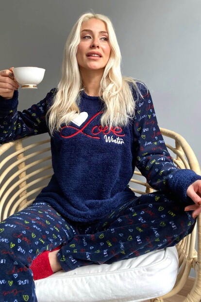 Lacivert Love Winter Desenli Kadın Peluş Pijama Takımı - Pijamaevi