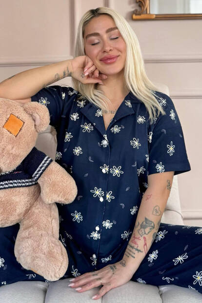 Lacivert Soft Daisy Desenli Bambu Önden Düğmeli Kısa Kol Pijama Takımı 
