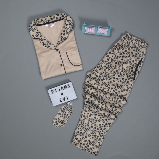 Leopar Desenli Kadın Önden Düğmeli Yumoş Peluş Pijama Takımı - 2