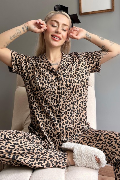 Leopar Desenli Örme Önden Düğmeli Kısa Kol Kadın Pijama 