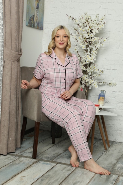 Pembe Ekoseli Önden Düğmeli Kısa Kollu Büyük Beden Battal Pijama Takımı - 1