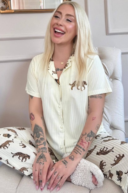 Sarı Leopar Desenli Zincir Önden Düğmeli Kısa Kol Kadın Pijama - Pijamaevi