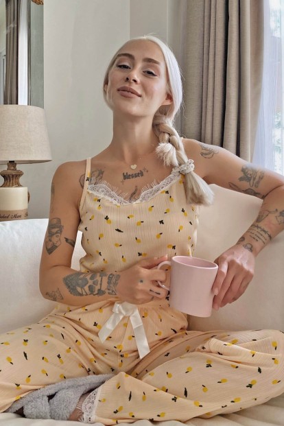 Sarı Limon Baskılı Dantelli İp Askılı Örme Kadın Pijama Takımı - Pijamaevi