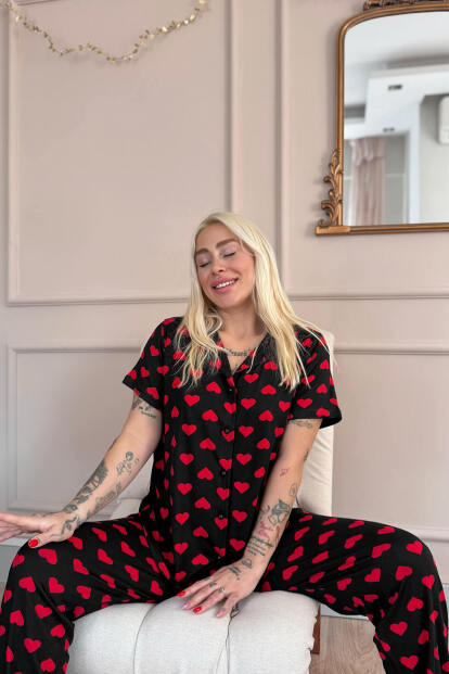 Siyah Royal Hearts Desenli Bambu Önden Düğmeli Kısa Kol Pijama Takımı - 4