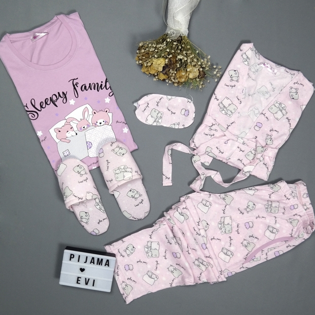 Sleepy Family Desenli Sabahlıklı Pijama Takımı - 3