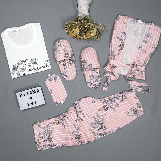 Somon Kuş Çiçek Desenli Sabahlıklı Pijama Takımı - 1