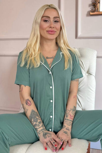 Yeşil Sofistic Önden Düğmeli Kısa Kol Kadın Pijama Takımı 