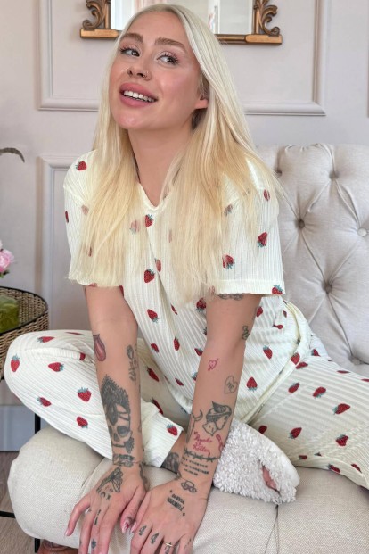 Açık Sarı Çilek Desenli Kısa Kol Örme Zincir Kadın Pijama Takımı - Pijamaevi