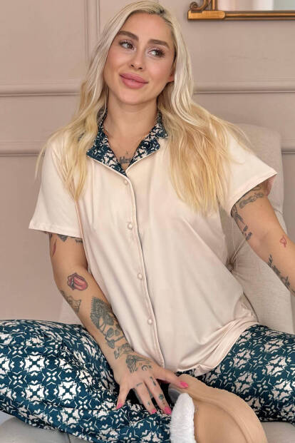 Bej Floral Harmony Exclusive Önden Düğmeli Kadın Pijama Takımı - Pijamaevi