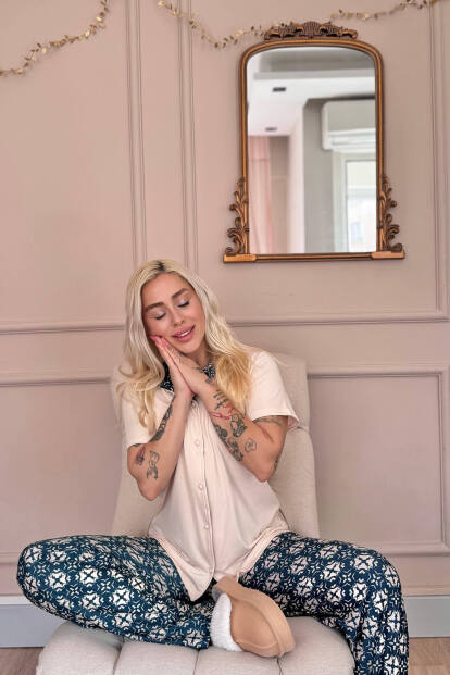 Bej Floral Harmony Exclusive Önden Düğmeli Kadın Pijama Takımı - Pijamaevi (1)
