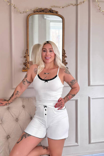 Beyaz Chic Comfort Dantelli Örme Askılı Şortlu Kadın Pijama Takımı - Pijamaevi (1)