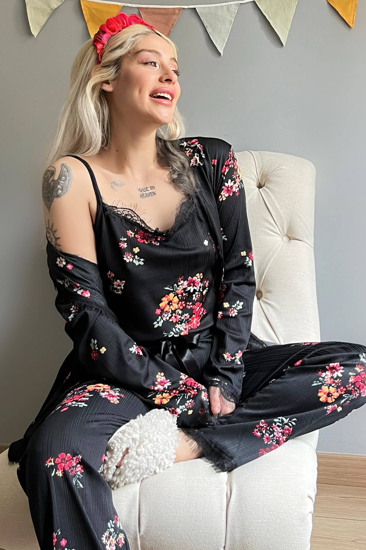 Çiçek Desenli Sabahlıklı Pegasus Pijama Takımı