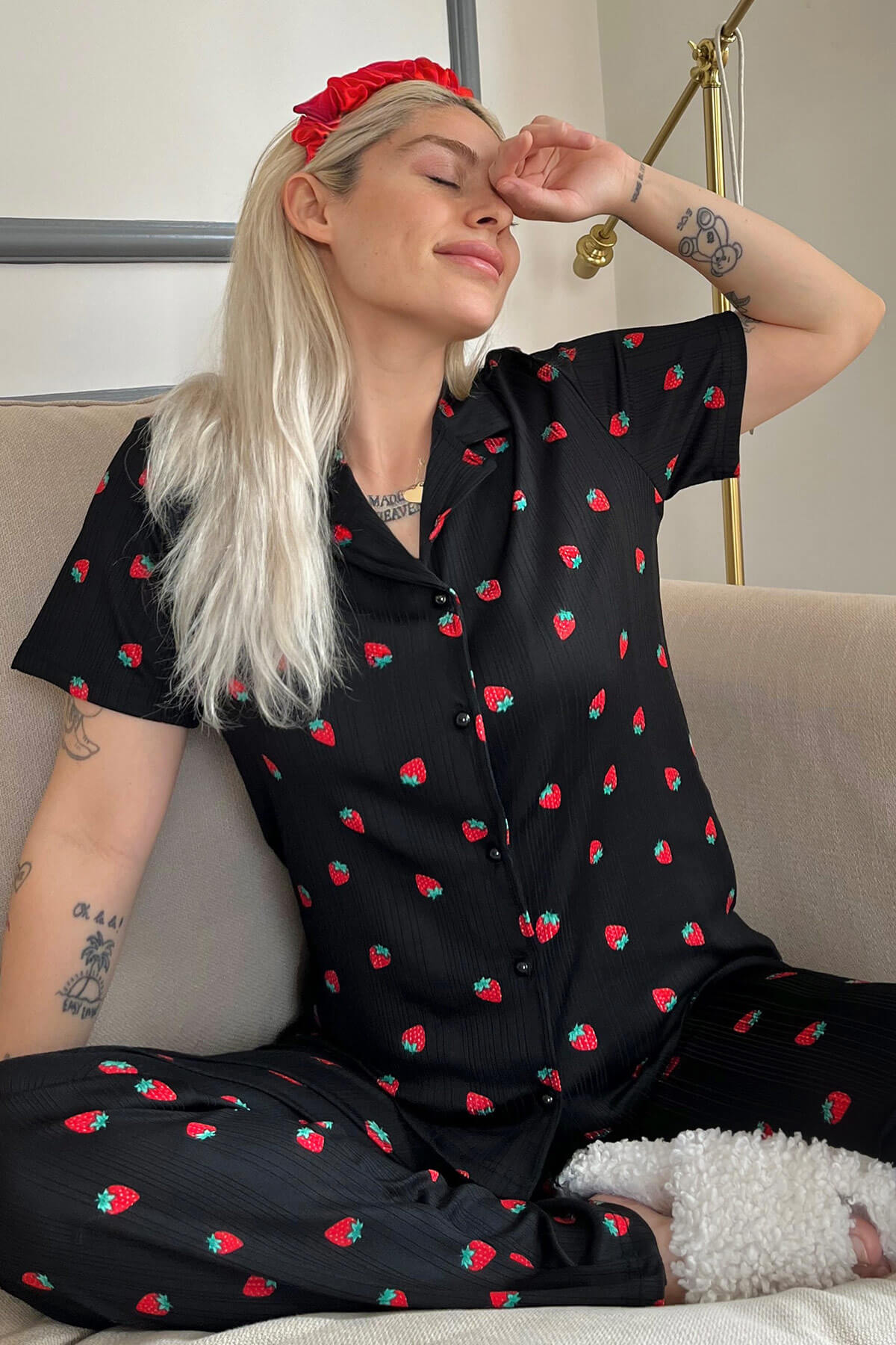 Çilek Desenli Örme Önden Düğmeli Kısa Kol Kadın Pijama Takımı