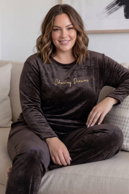 Espresso Dream Desenli Exclusive Battal Büyük Beden Kadife Kadın Pijama Takımı  - Pijamaevi