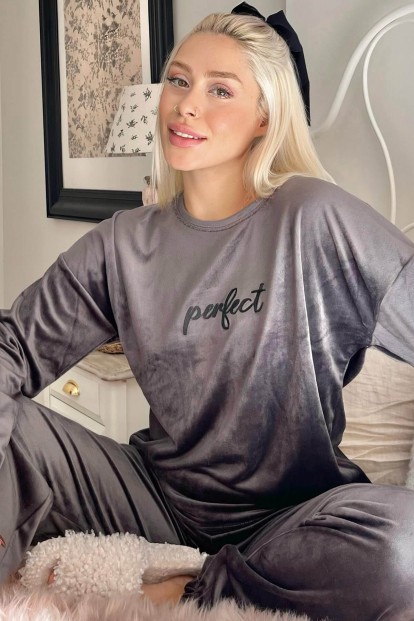 Füme Perfect Desenli Exclusive Kadife Kadın Pijama Takımı  - Pijamaevi