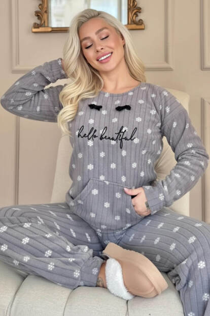 Gri Beautiful Desenli Kanguru Cepli Peluş Polar Pijama Takımı - Pijamaevi