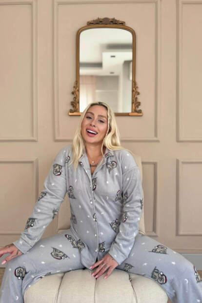 Gri Dreamy Bear Desenli Önden Düğmeli Peluş Polar Pijama Takımı - Pijamaevi (1)