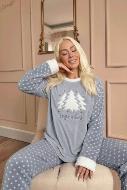 Gri Pine Tree Desenli Kadın Peluş Pijama Takımı - Pijamaevi (1)