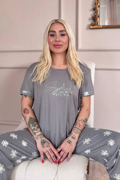 Gri Smile Everyday Desenli Bambu Kısa Kol Kadın Pijama Takımı - Pijamaevi (1)