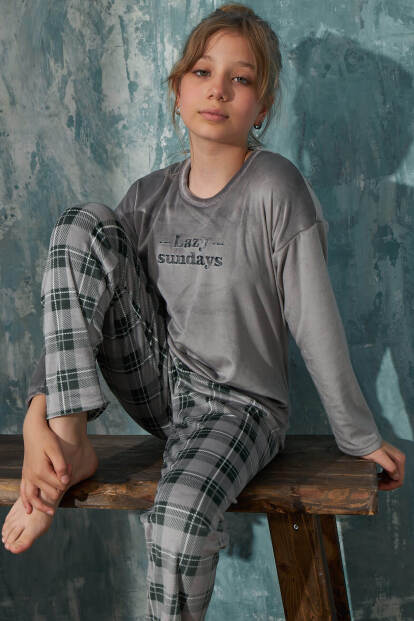 Gri Sundays Desenli Exclusive Kadife Kız Çocuk Pijama Takımı  - Pijamaevi