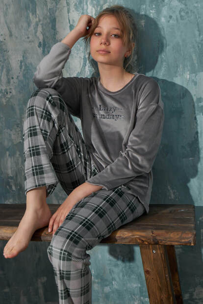 Gri Sundays Desenli Exclusive Kadife Kız Çocuk Pijama Takımı  - Pijamaevi (1)