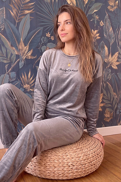 Gri Thankful Desenli Exclusive Kadife Kadın Pijama Takımı  - Pijamaevi