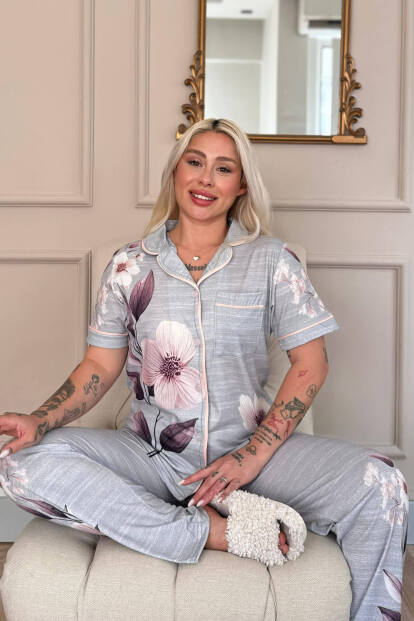 Gris Magnolia Desenli Bambu Önden Düğmeli Kısa Kol Pijama Takımı - Pijamaevi (1)