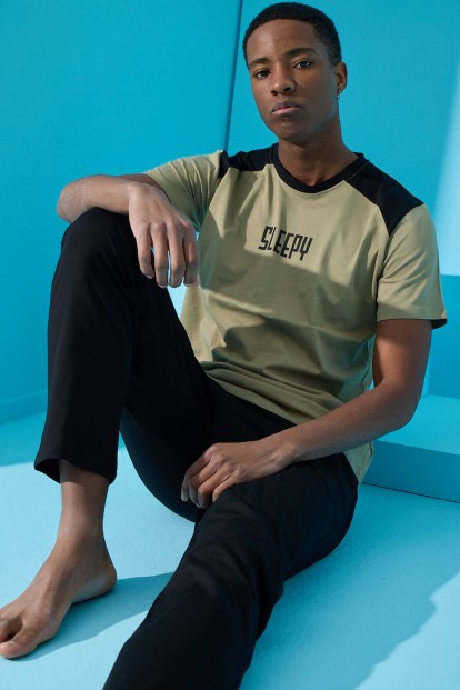 Haki Sleepy Baskılı Kısa Kollu Altı Uzun Erkek Pijama Takımı - Pijamaevi