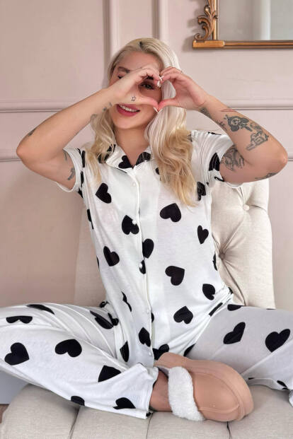 Ivory Passion Heart Desenli Bambu Önden Düğmeli Kısa Kol Pijama Takımı - Pijamaevi (1)