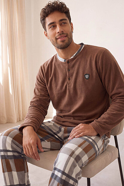 Kahve Beyaz Ekose Desenli Polar Erkek Pijama Takımı - Pijamaevi