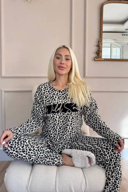 Kahverengi Wild Soul Desenli Peluş Polar Pijama Takımı - Pijamaevi (1)
