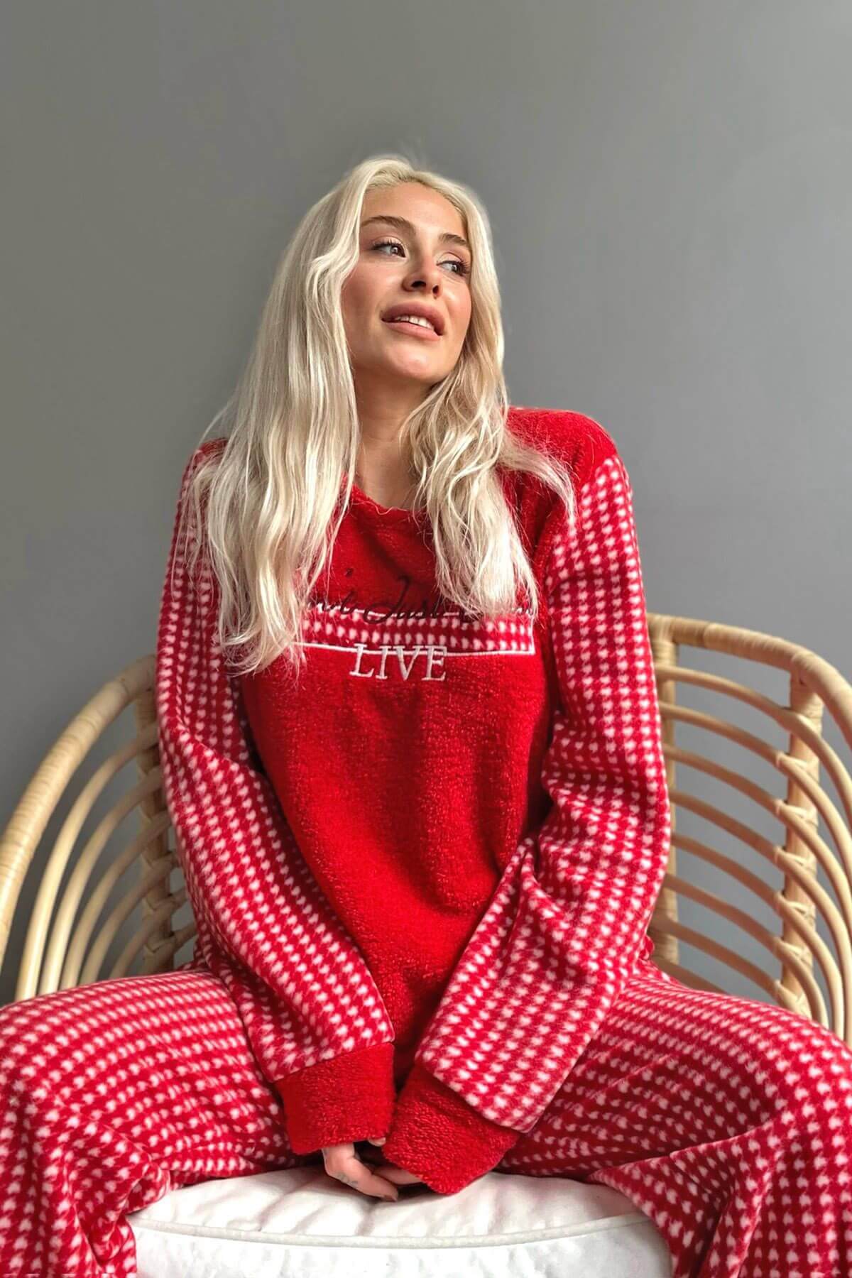 Kırmızı Live Desenli Kadın Peluş Pijama Takımı