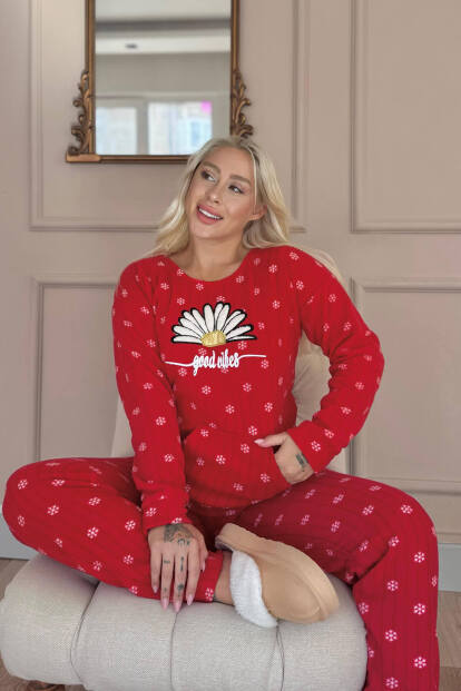 Kırmızı Vibes Desenli Kanguru Cepli Peluş Polar Pijama Takımı - Pijamaevi (1)
