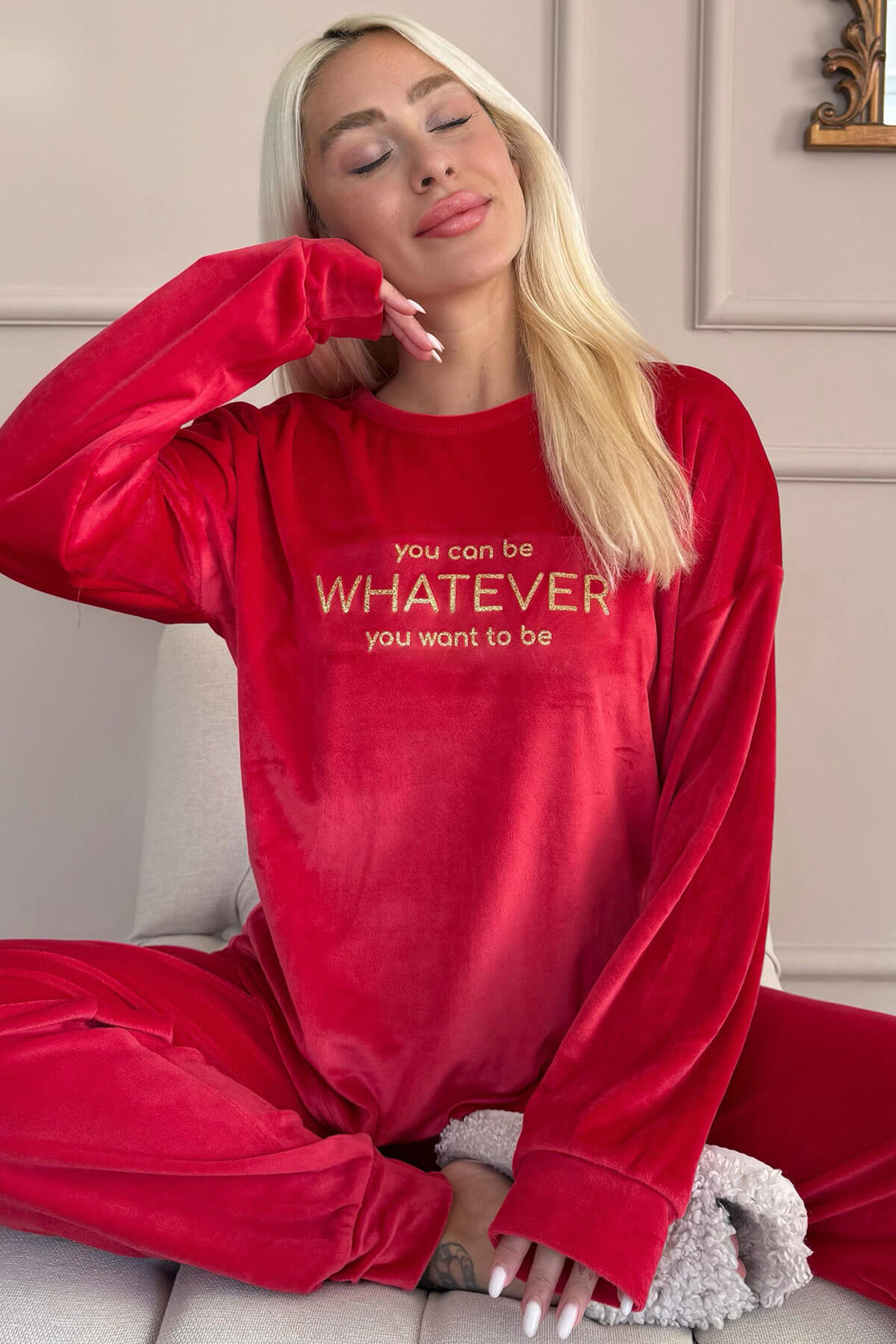 Kırmızı Whatever Desenli Exclusive Kadife Kadın Pijama Takımı 