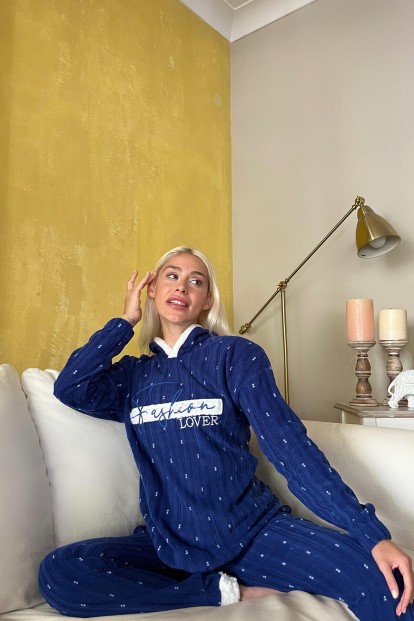 Lacivert Fashion Desenli Kapşonlu Peluş Polar Pijama Takımı - Pijamaevi (1)
