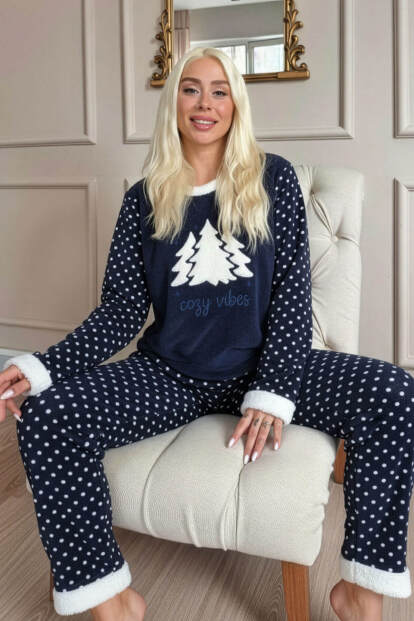 Lacivert Pine Tree Desenli Kadın Peluş Pijama Takımı - Pijamaevi