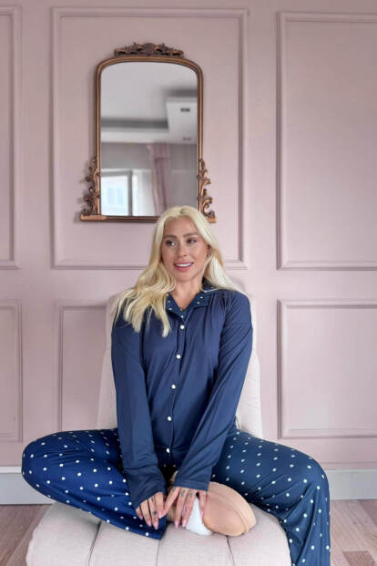 Lacivert Puan Desenli Bambu Önden Düğmeli Uzun Kol Kadın Pijama Takımı - Pijamaevi (1)