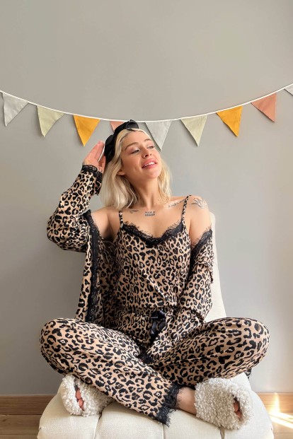 Leopar Desenli Sabahlıklı Pegasus Pijama Takımı - Pijamaevi (1)