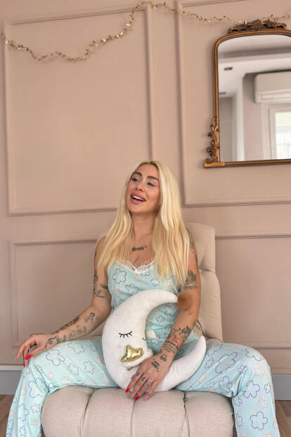 Mavi Çizgi Çiçek Dantelli İp Askılı Örme Kadın Pijama Takımı - Pijamaevi (1)