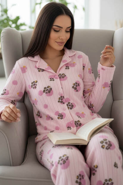Pati Desenli Önden Düğmeli Peluş Polar Pijama Takımı - Pijamaevi