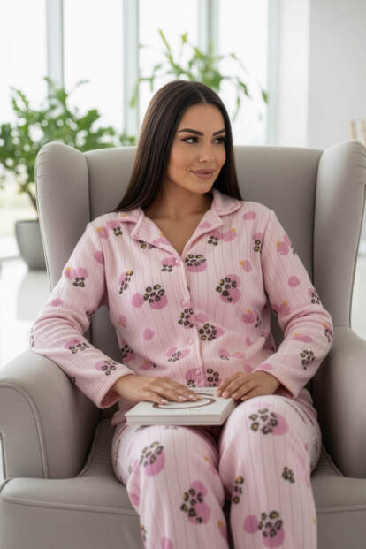 Pati Desenli Önden Düğmeli Peluş Polar Pijama Takımı - Pijamaevi (1)