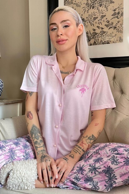Pembe California Baskılı Örme Önden Düğmeli Kısa Kol Pijama - Pijamaevi