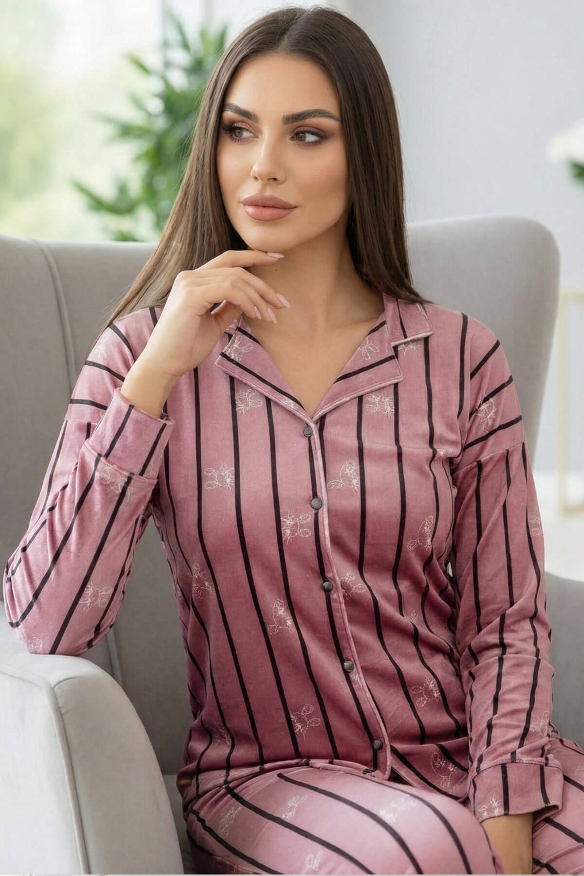 Pembe Lineo Desenli Exclusive Önden Düğmeli Kadife Kadın Pijama Takımı